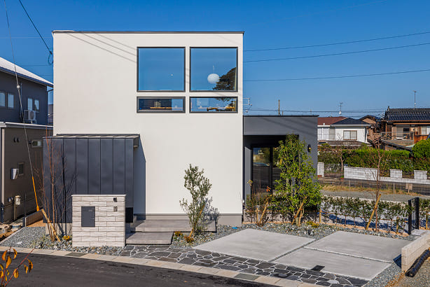 建物完成・記念撮影とアルバム