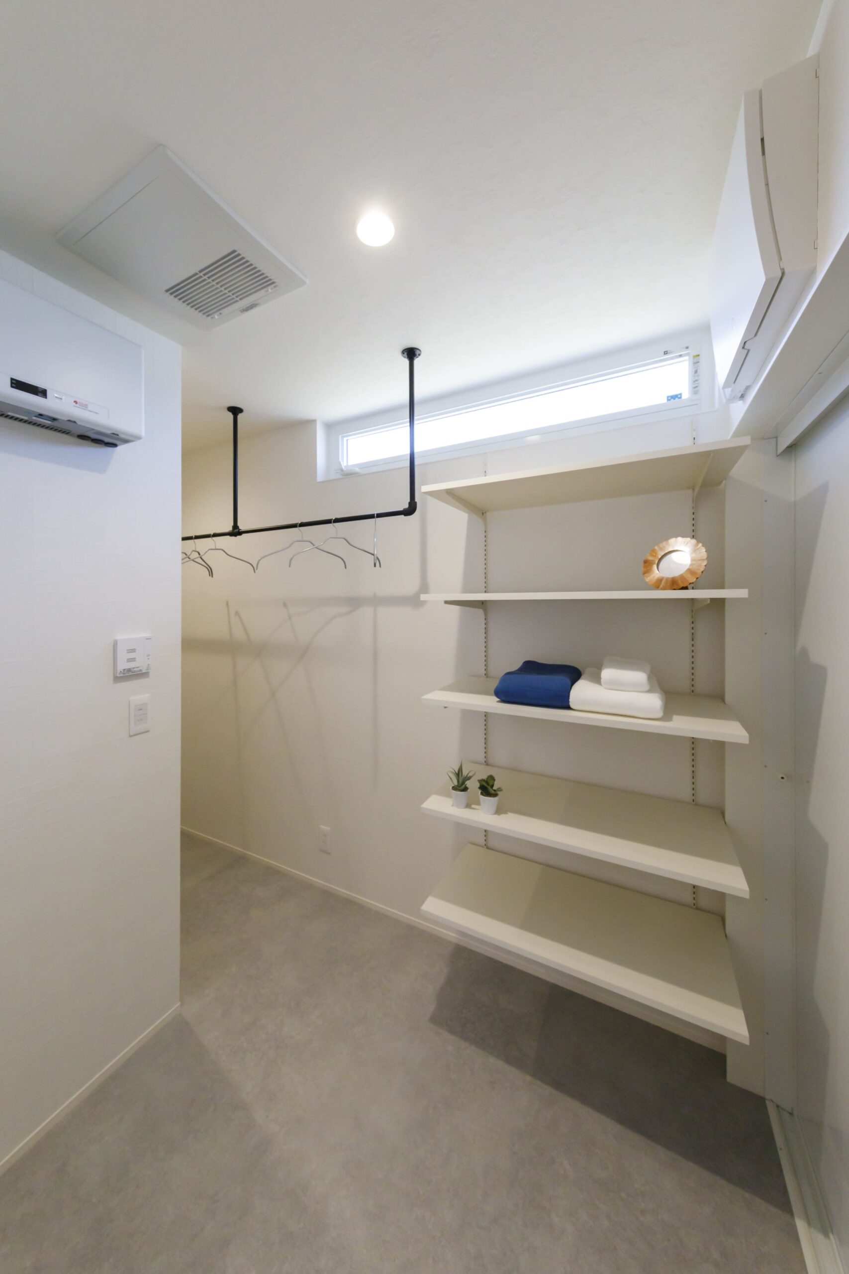 三角屋根の家