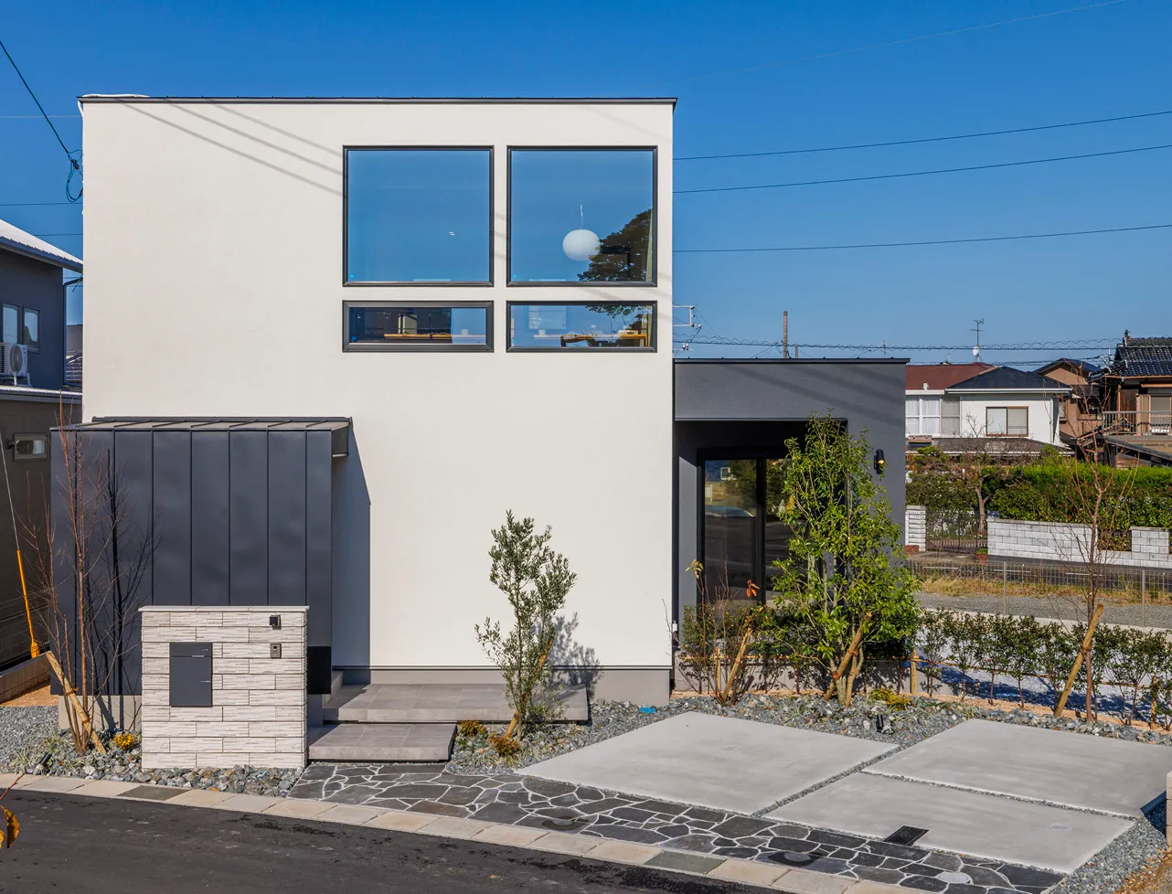 非対向住宅－余白と風景を愉しむ暮らし－