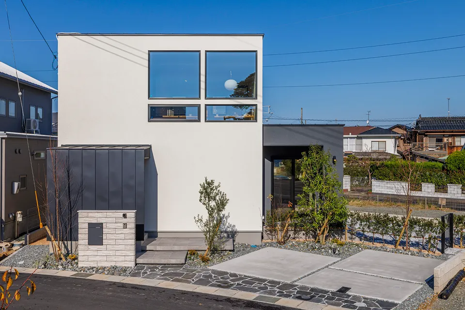 非対向住宅　－余白と風景を愉しむ暮らし－